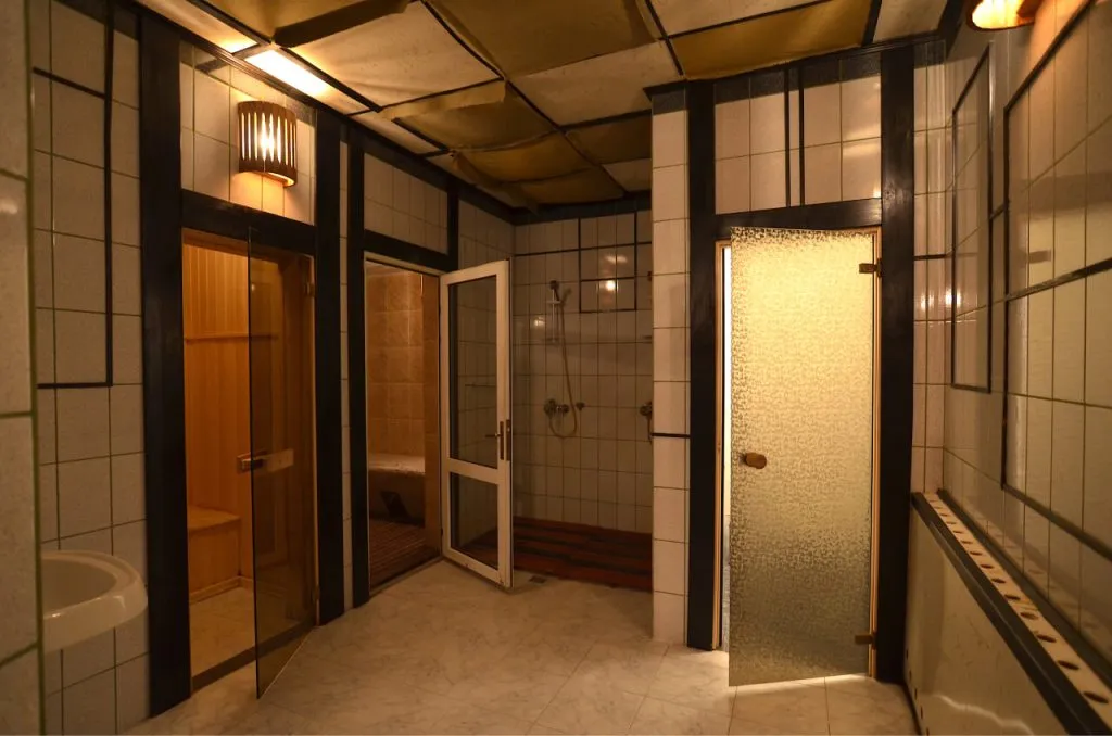 Современная баня и хаммам в ART Art Resort, Подмосковье для комфортного отдыха и релаксации. Ощутите роскошь и уют в нашем арт-отеле.